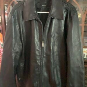 Leather jacket Alfani 4 pockets snap cuffs good condition size med